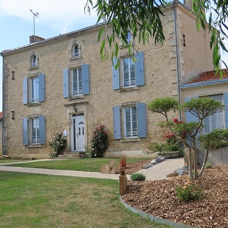 Chambres D'Hotes Le Tilleul Saint-Hilaire-des-Loges Esterno foto